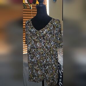 (D7*12P) EMALINE WOMAN Floral Women's Top with V-line Peekaboo In Back